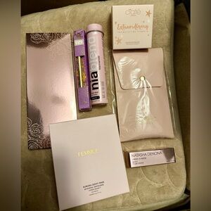 🎄BUNDLE SALE🎅🏻Merry Christmas Makeup Bundle🎄🎁